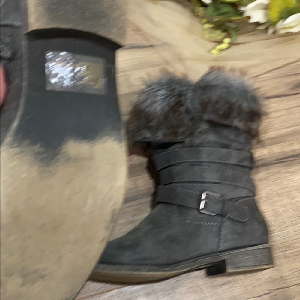 Shoes - Picture 5 of 10